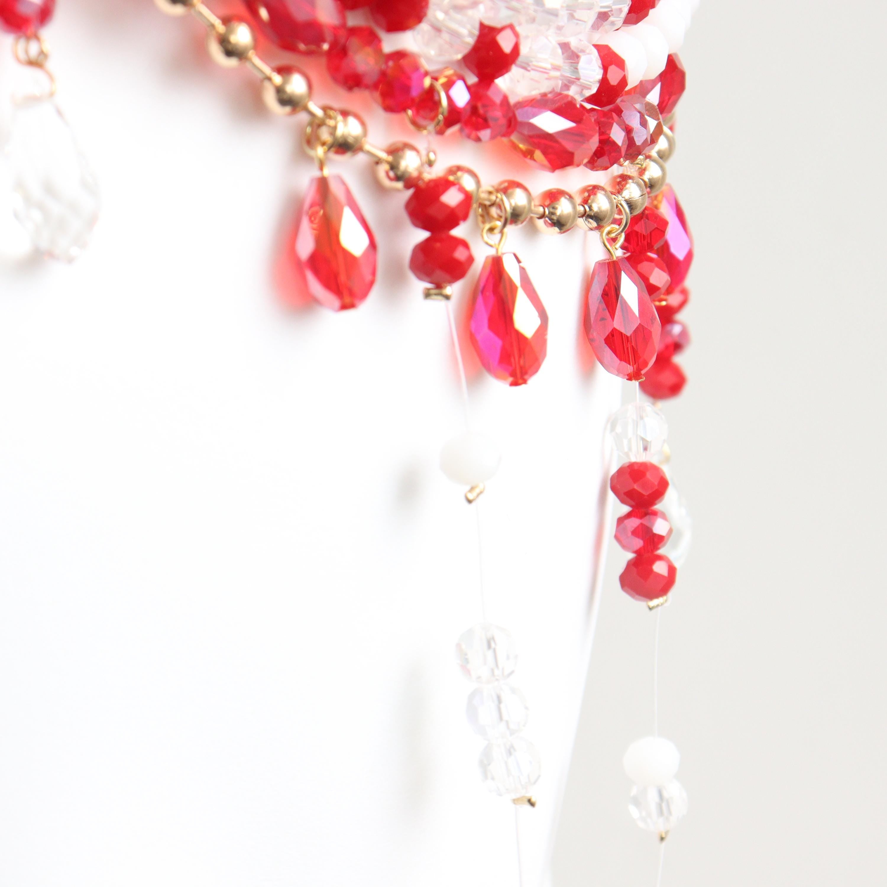 Soutien-gorge perlé rouge fait main, chaîne de corps, idéal pour les sirènes, les créatures marines, le burlesque et les festivals rave.